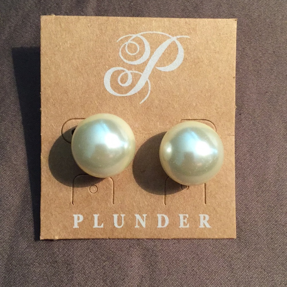 Plunder pearl earrings